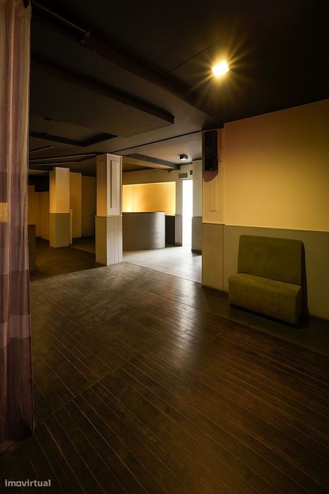 Espaço Comercial / Loja / Armazém