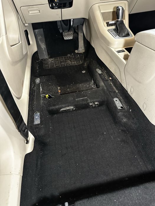 Хімчистка салону авто, полірування фар на автомобілі