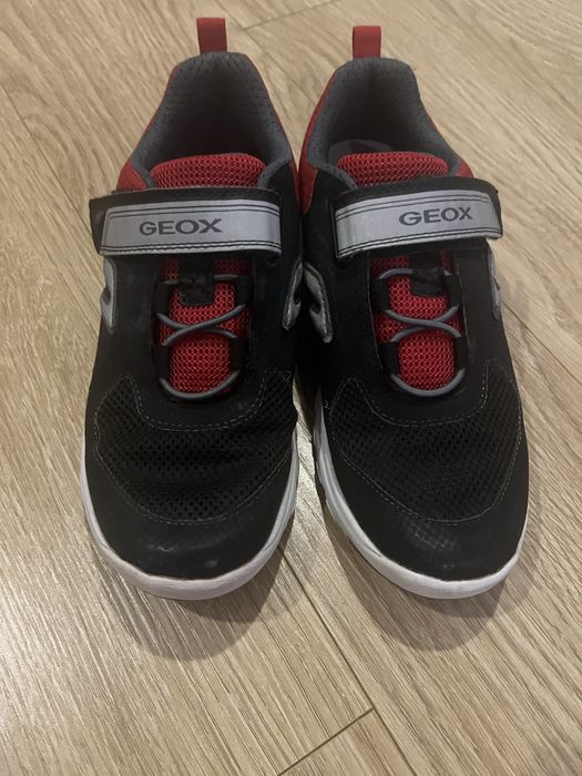 Дитячі кросівки Geox