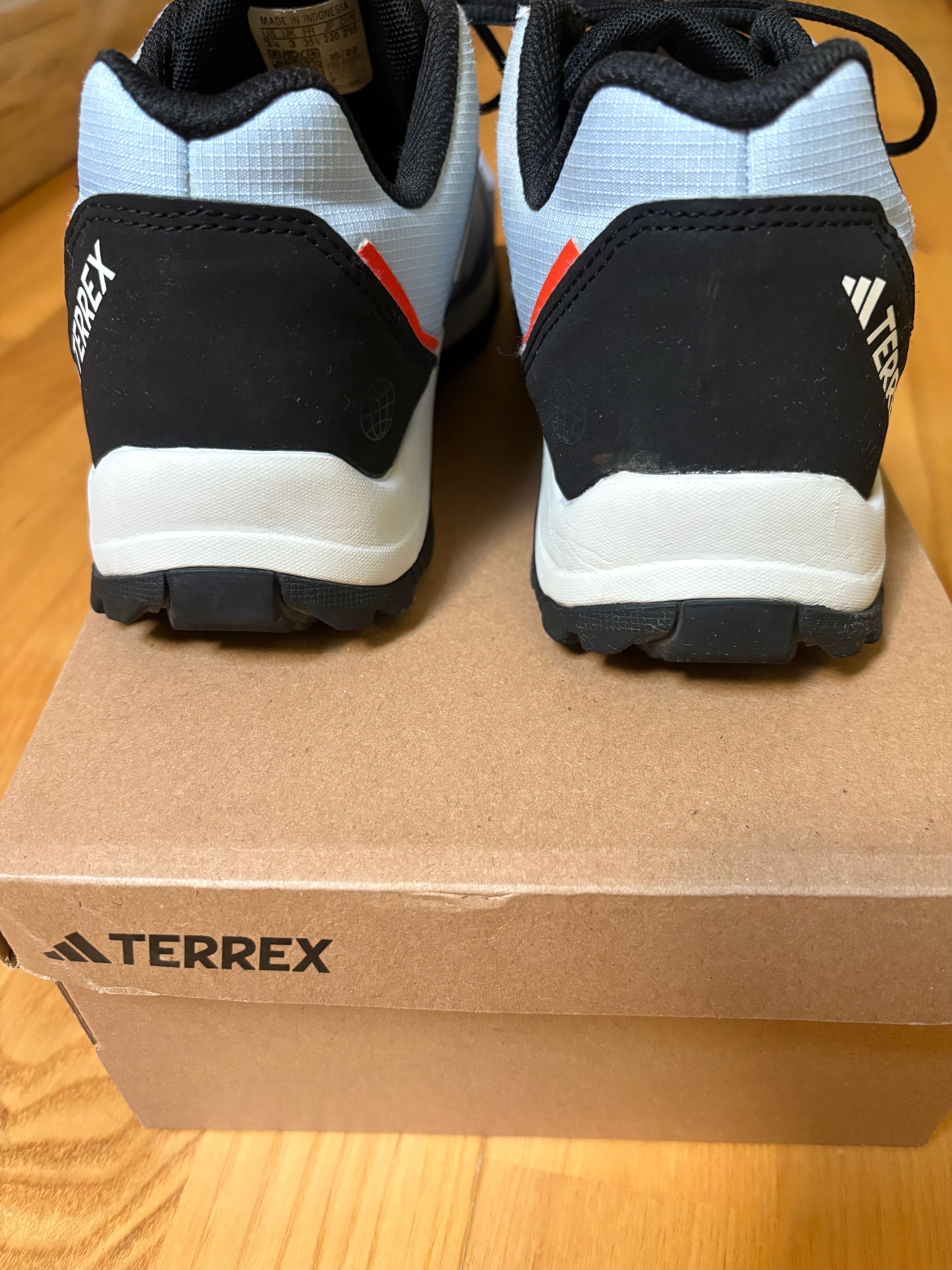 Buty dziecięce Adidas Terrex rozmiar 35,5