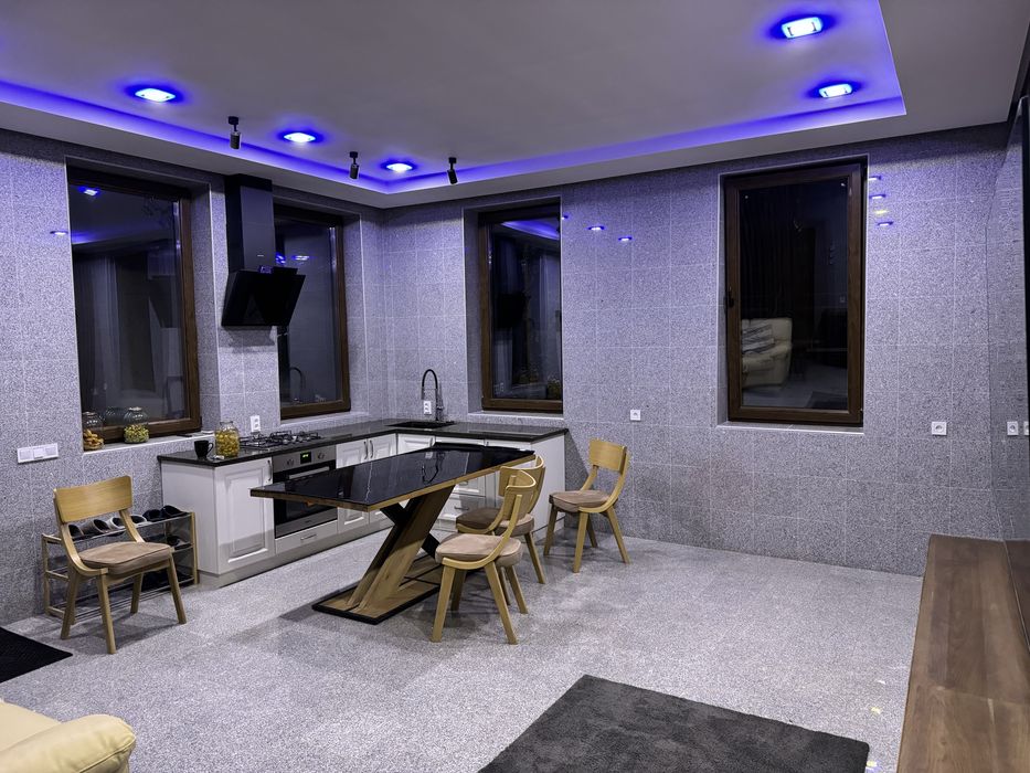 Оренда Дома Три Этажа + Парковка + Камуналка