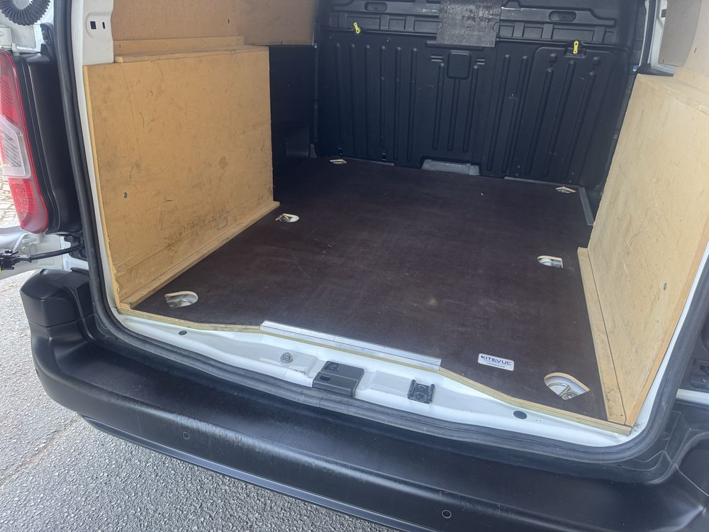 (RESERVARDO) Opel Combo 1.5 HDI  C/ Jantes esp. 16  Poucos kms C/ IVA