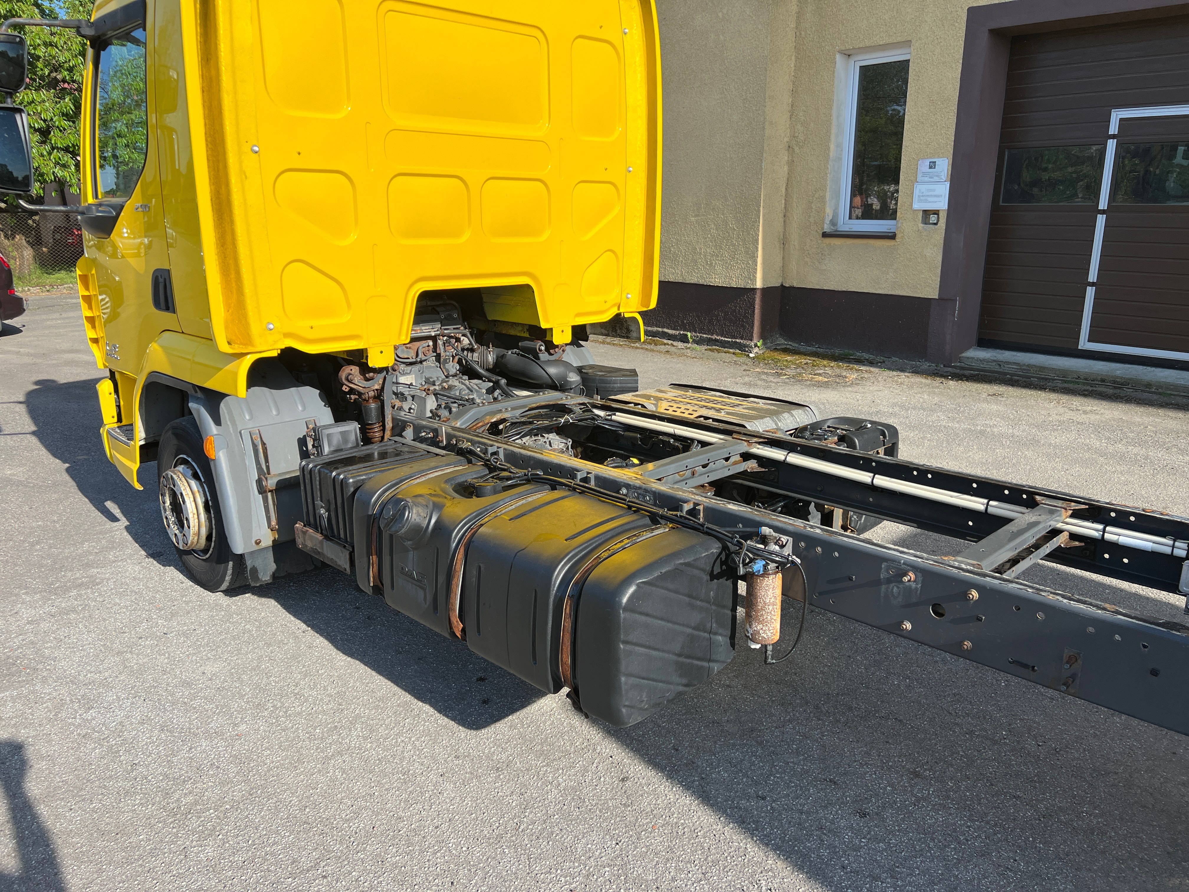 DAF LF 250 euro.6 pomoc drogowa autolaweta kontener