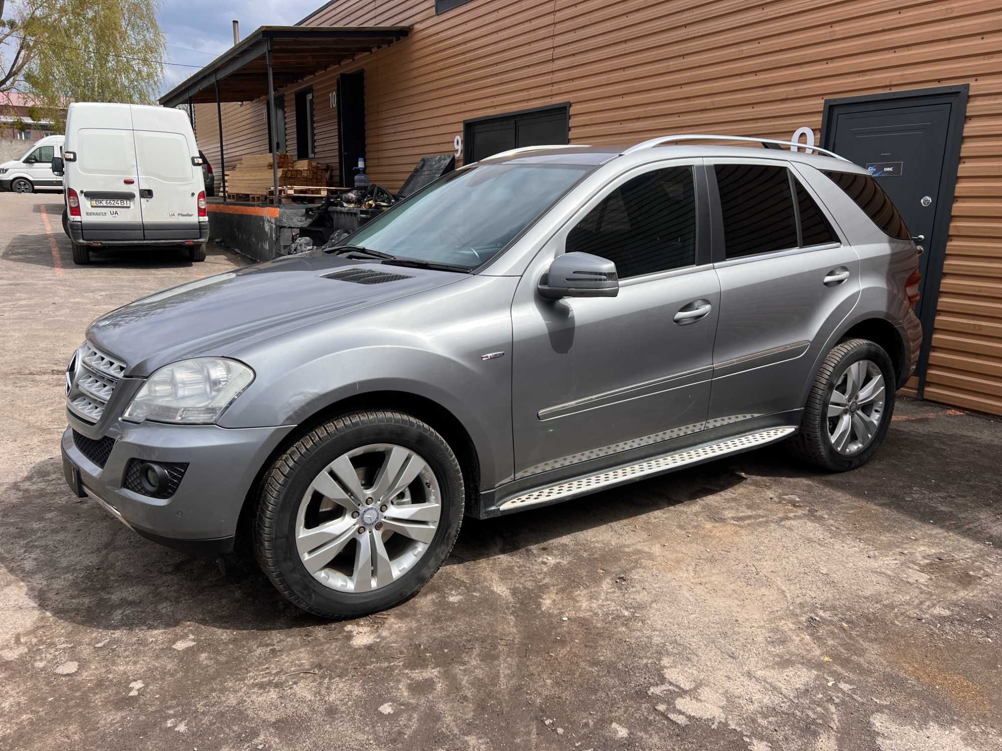 Разборка Mercedes ML W164 Двери Дверь GL X164 Фары Стоп Стопы Молдинг