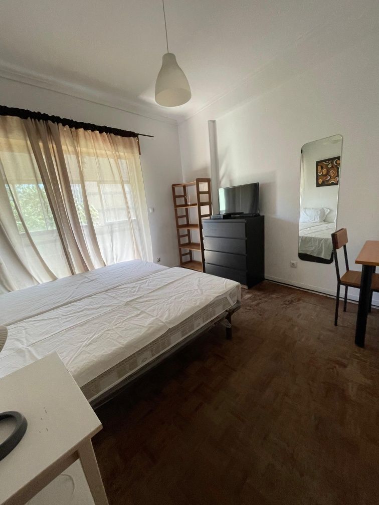 Quarto Duplo duas camas individuais sem caução Olivais Sul