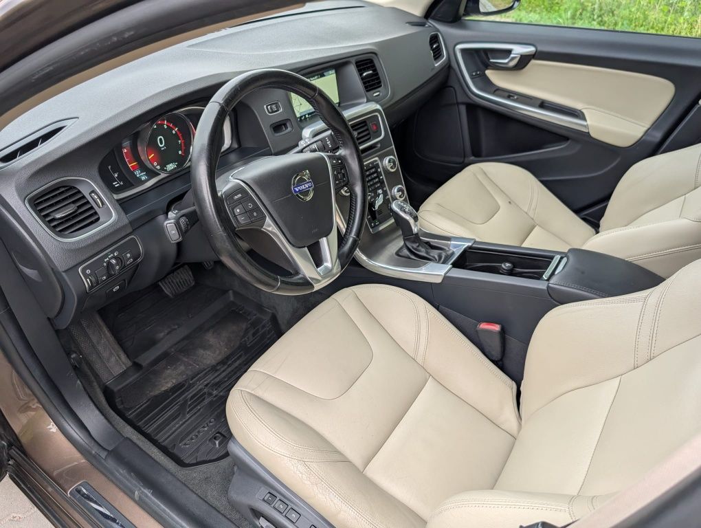 Volvo v60 cross country 2.5B