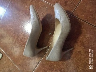 Продам женские новые модельные туфли