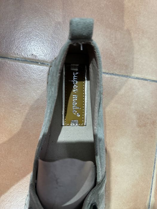 Tenis e uma sapatinha