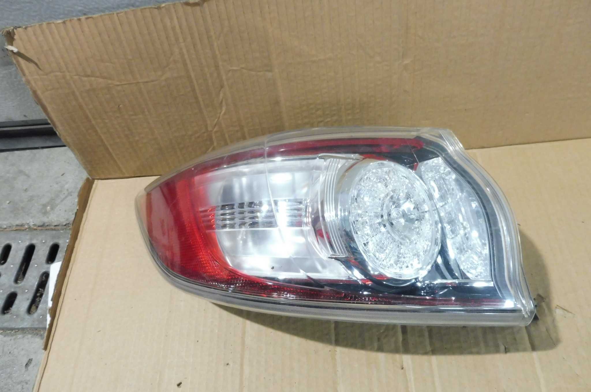 MAZDA 3 BL Sport Lampa TYLNA LEWA H/B LED 2009 europa