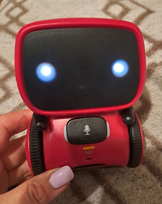 Продам б/у іграшки динозавр та іт- робот