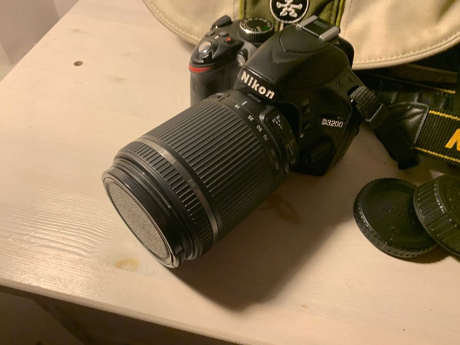 Nikon D3200 (18k migawek) + Uniwersalny Tamron 18-200mm z VC