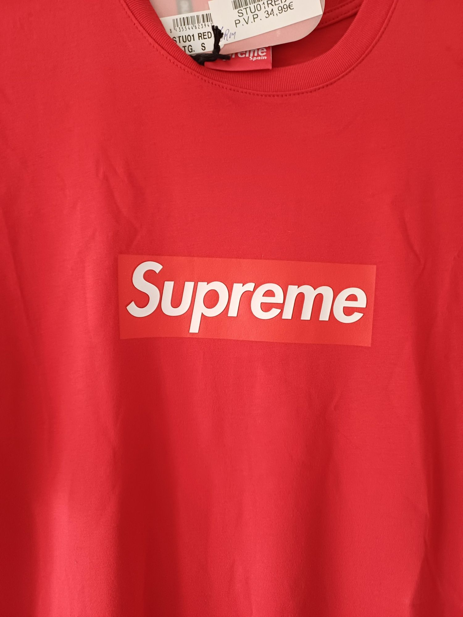 T-shirt da marca Supreme nova.