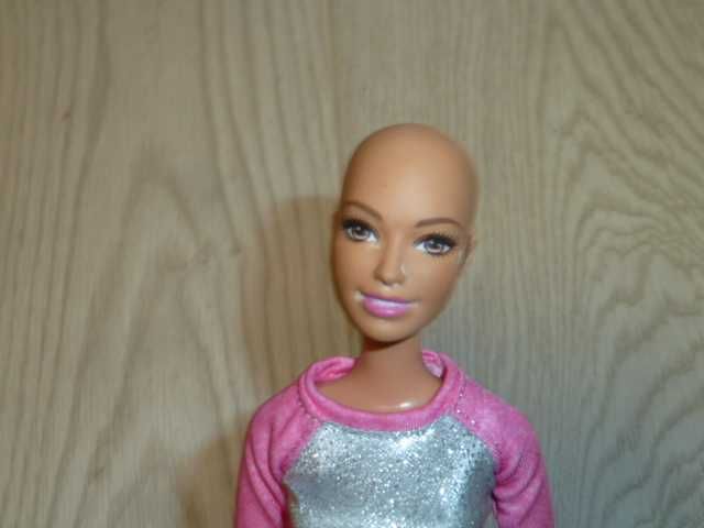 Кукла лысая Барби модница Barbie