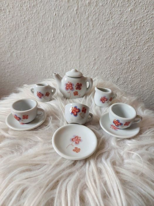 Mini porcelanowy zestaw kawowy dla dzieci do zabawy.