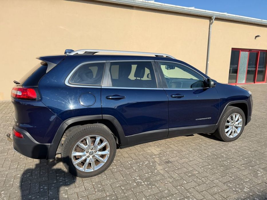 Бампер Jeep Cherokee KL 2013- разборка чероки запчастини