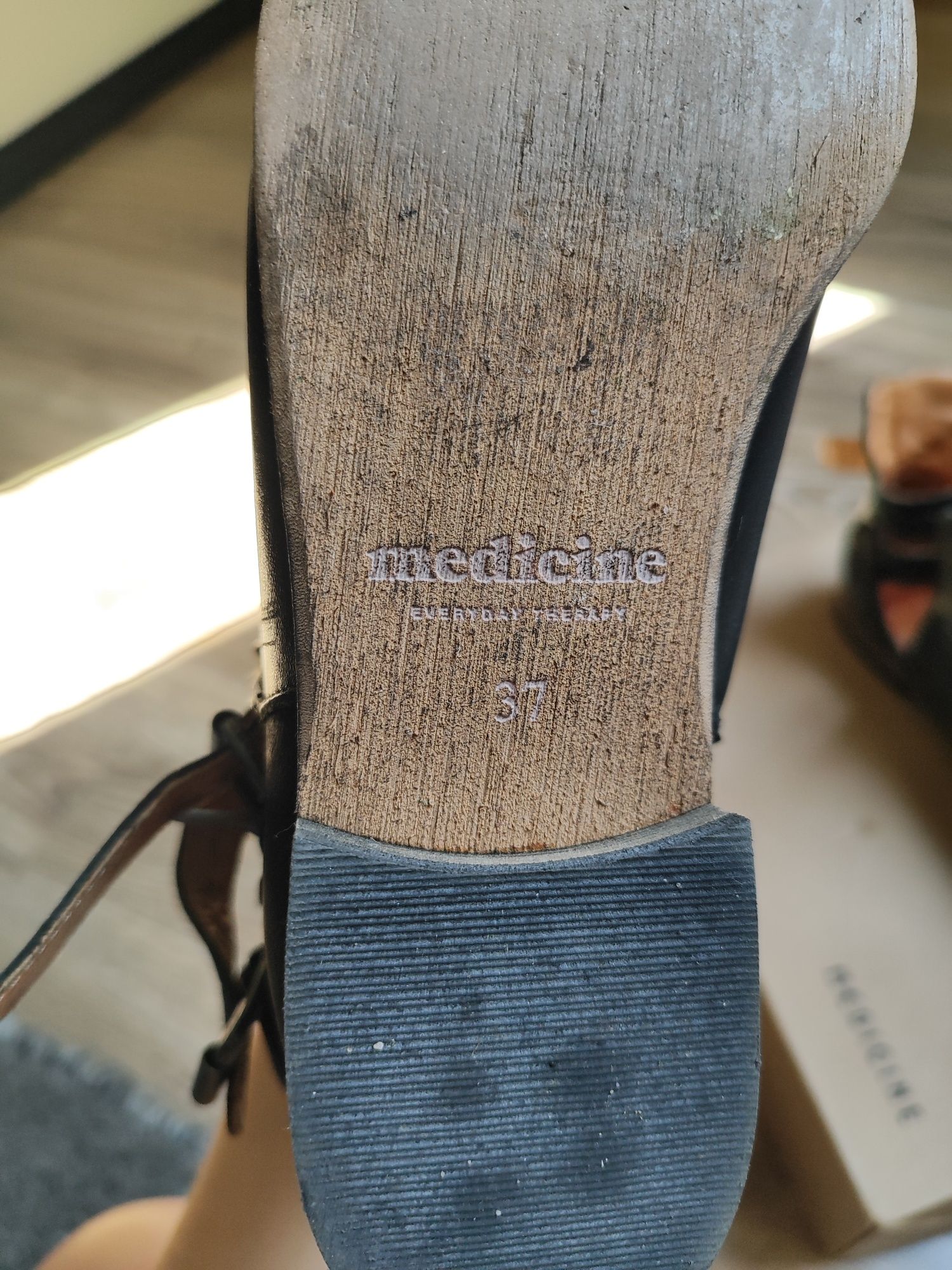 Skórzane buty Medicine 37
