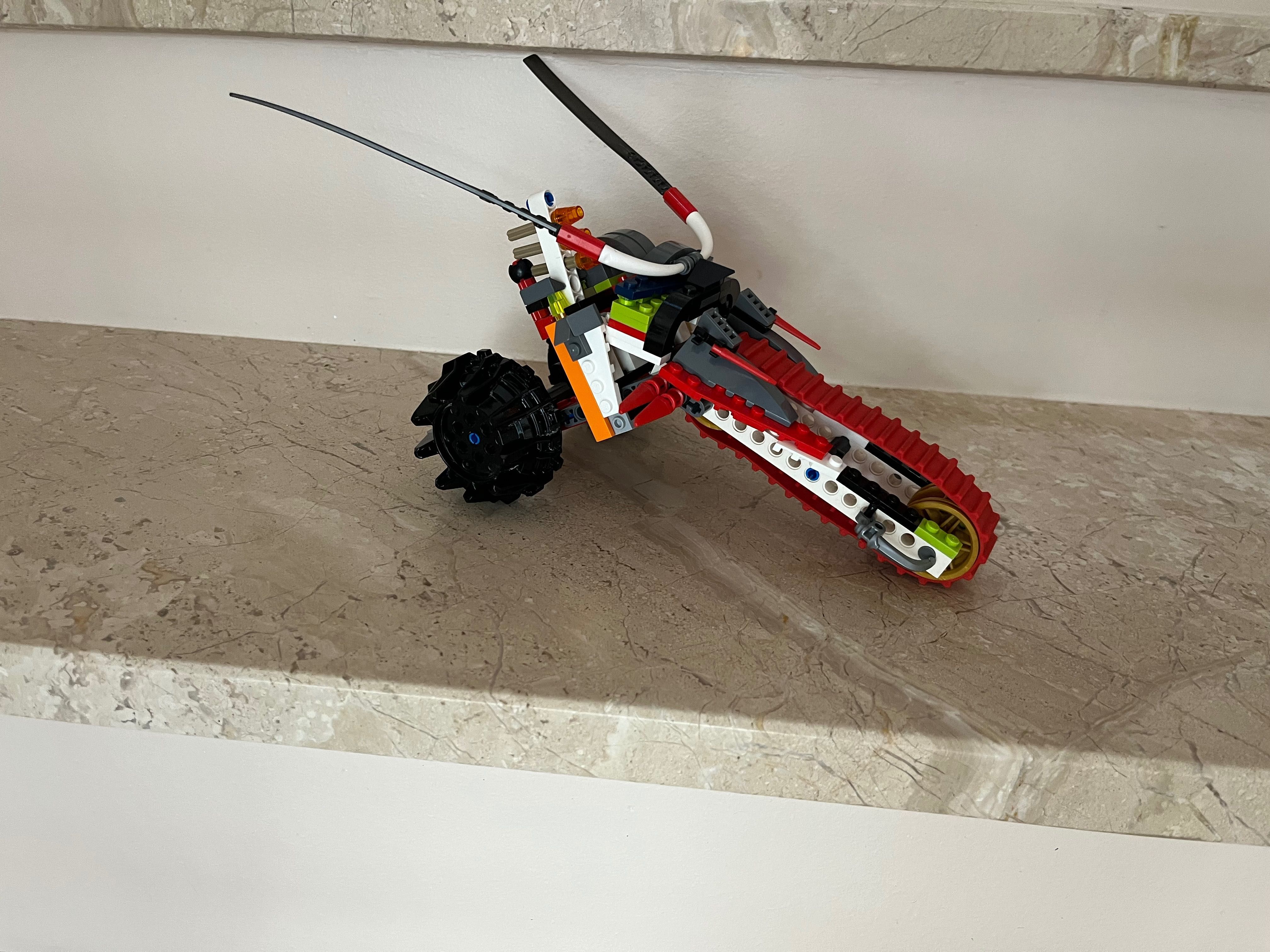 Lego 100 % - Pojazd z Ninjago