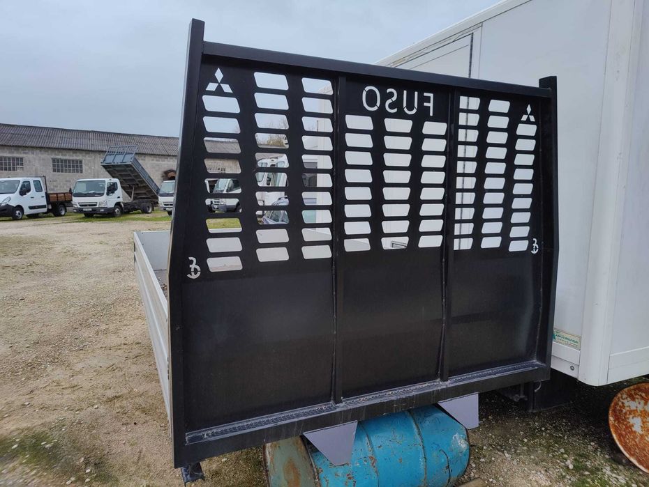 Carroçaria com Taipais Alumínio