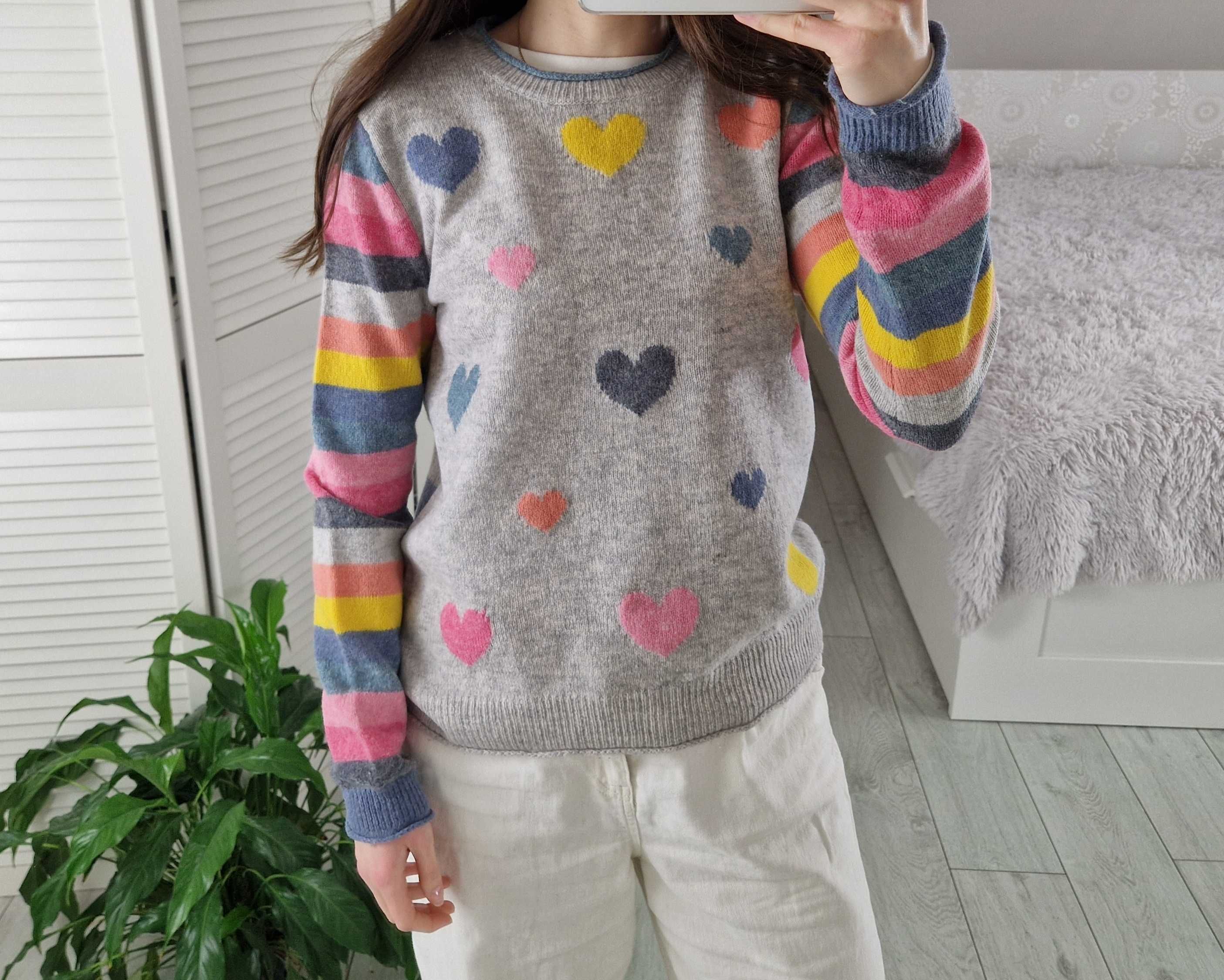 Szary wełniany sweter w kolorowe serca paski 80% lambswool 20% nylon M