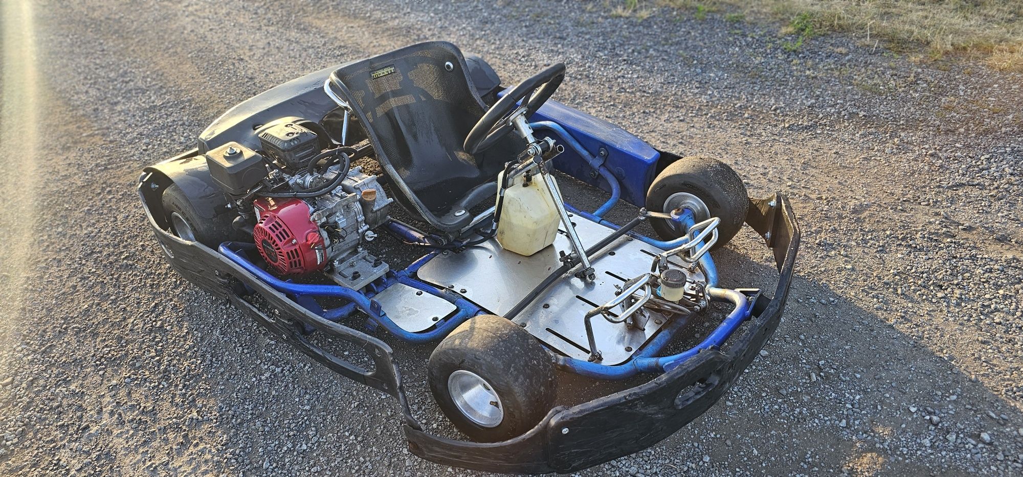 Gokart spalinowy silnik honda gx120cc
Silnik Hondy GX120cc
Siedzenie r