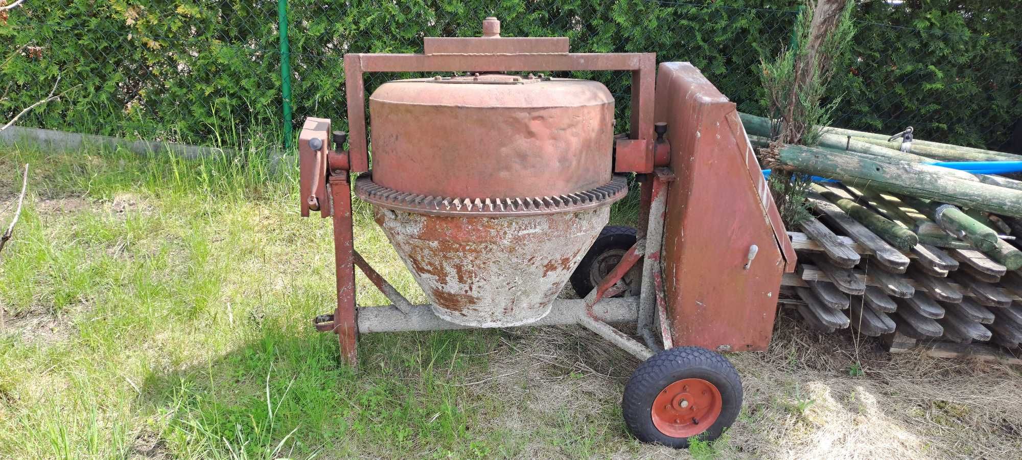Betoniarka 250l , 380V.  w dobrym stanie