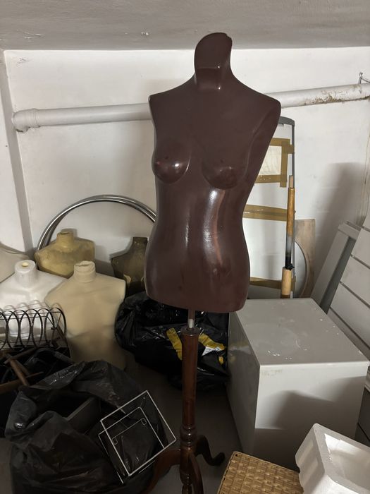 Busto plastico com suporte