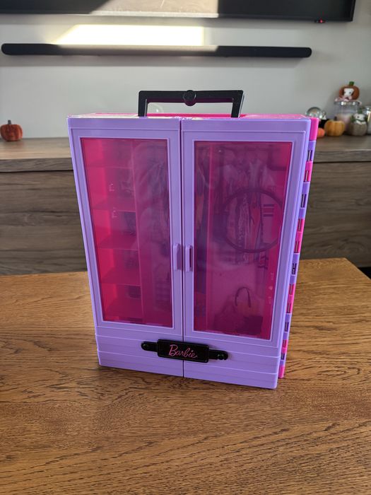 Szafa dla Barbie