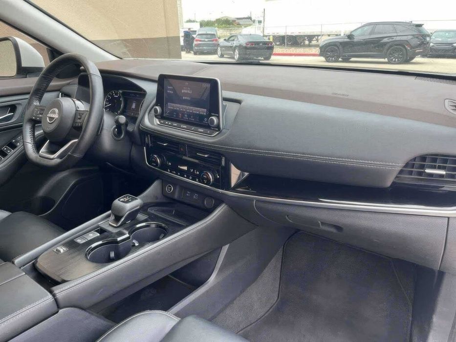 Nissan Rogue SL      2023