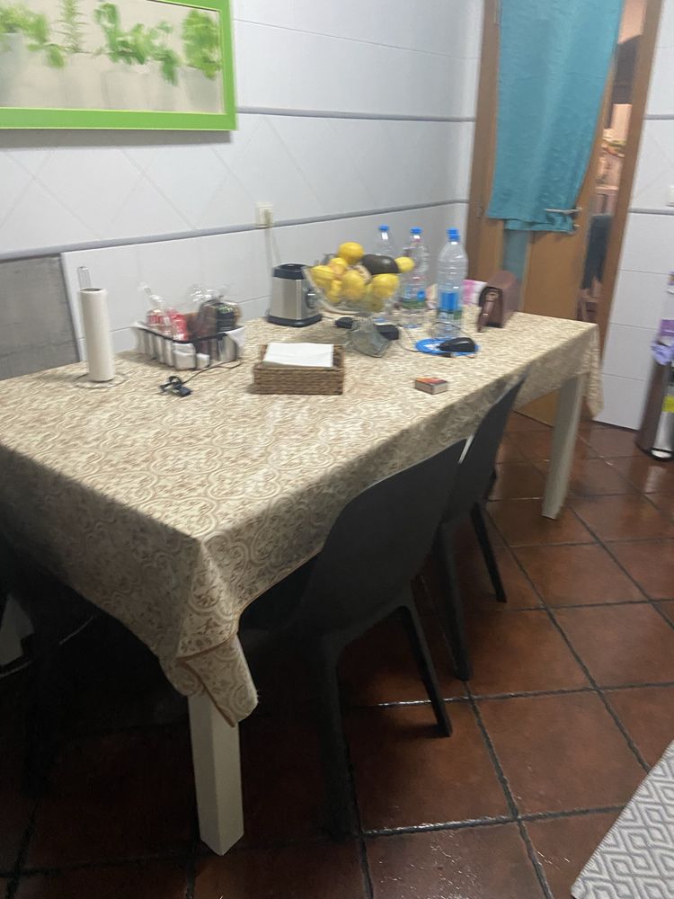 Mesa extensiva IKEA em muito bom estado