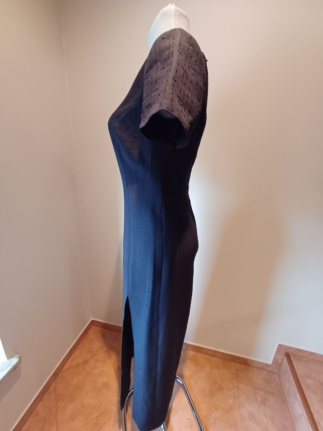 elegancka, długa sukienka z rozcięciem, roz. M, stan idealny