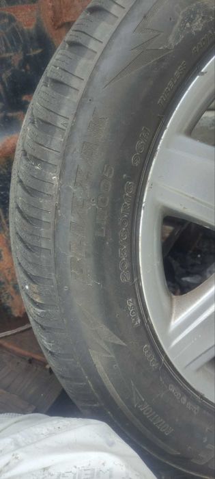 Bridgestone Blizzak LM005 205/60 R16 96H зимова гума на дисках