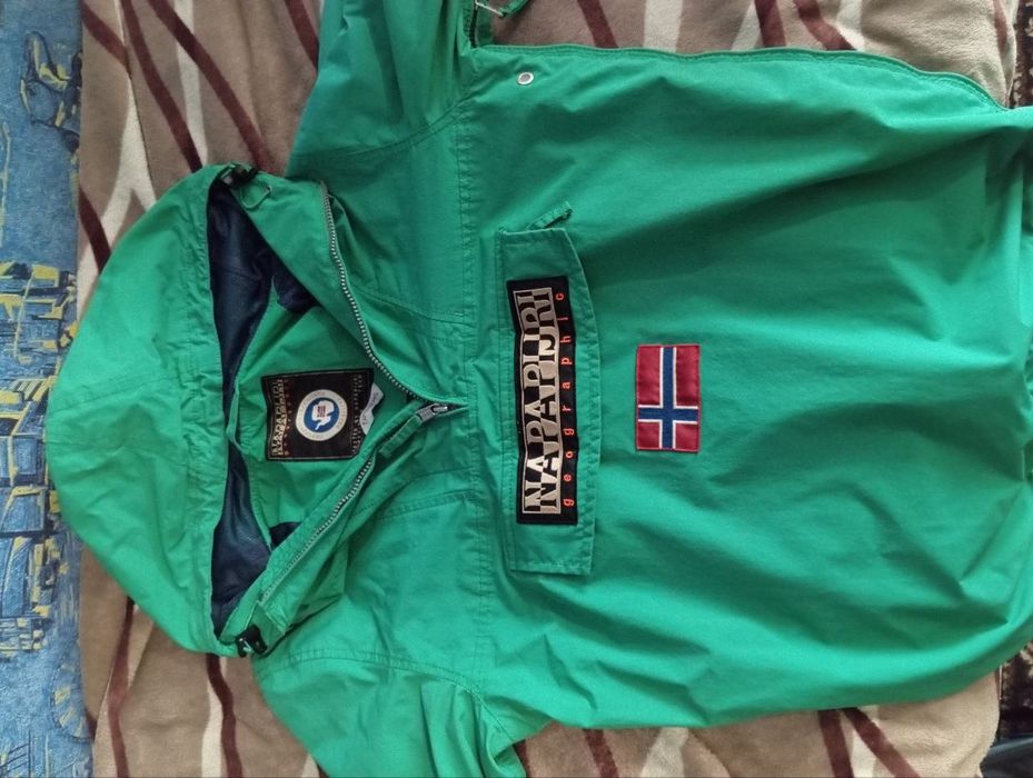 Продам  оригінальний анорак Napapijri,в ідеальному стані.