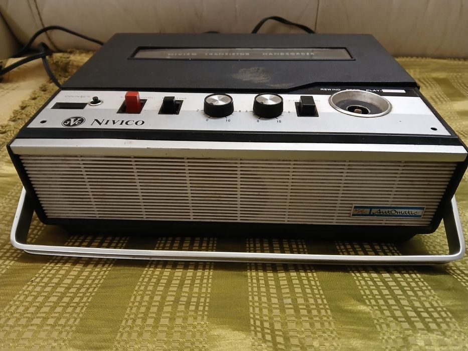 Magnetofon szpulowy JVC