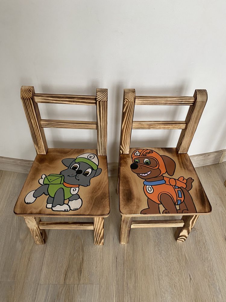 Krzeselko drewniane z oparciem dla dzieci kubuś psi patrol