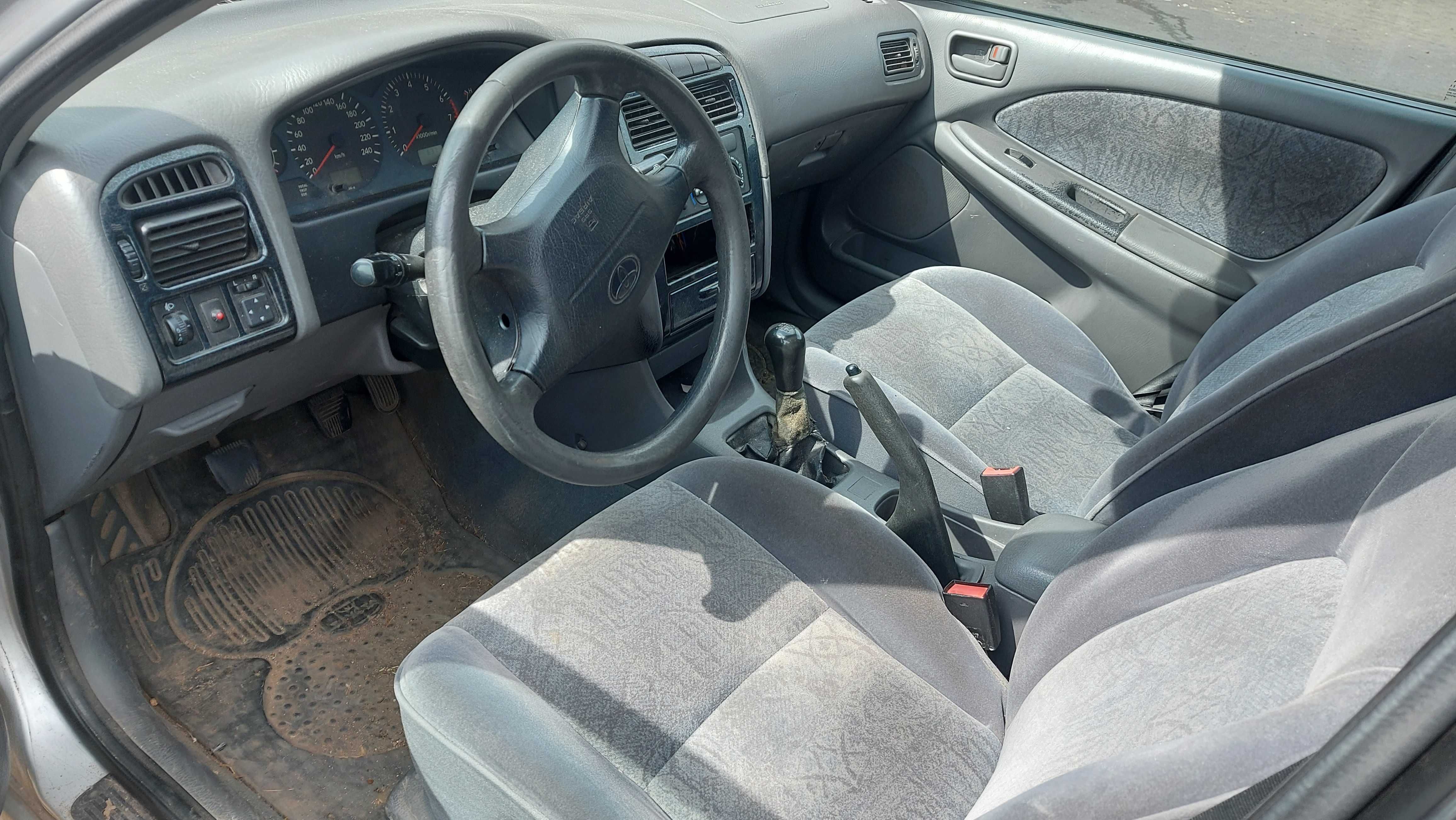 Toyota Avensis T22 199 klapa tylna sedan FV części/dostawa