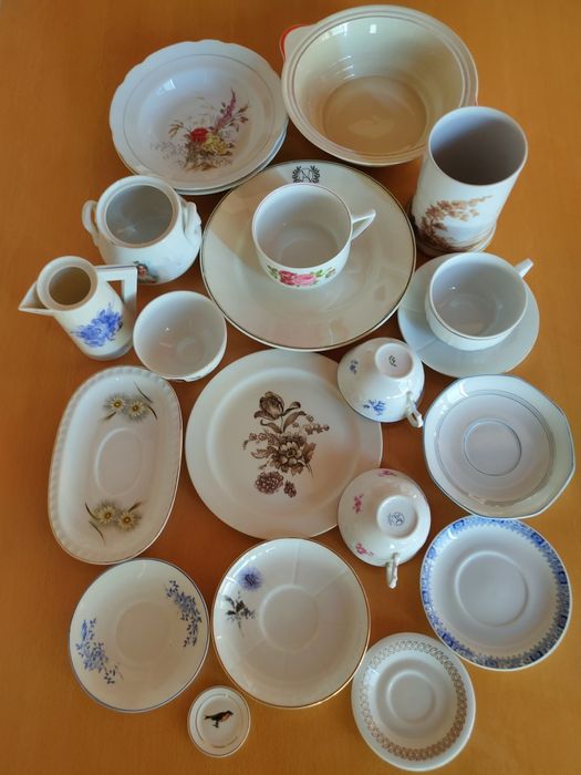 Conjunto de peças em cerâmica "Vista Alegre".