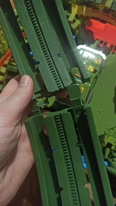 Mega Race Track, Zabawka samochodowa z motywem dinozaurów