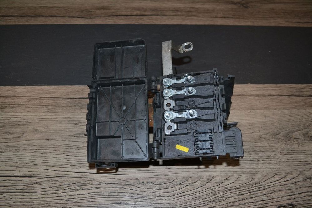 VW GOLF IV BORA LEON OCTAVIA A3 SKRZYNKA BEZPIECZNIKÓW 1J0937549C