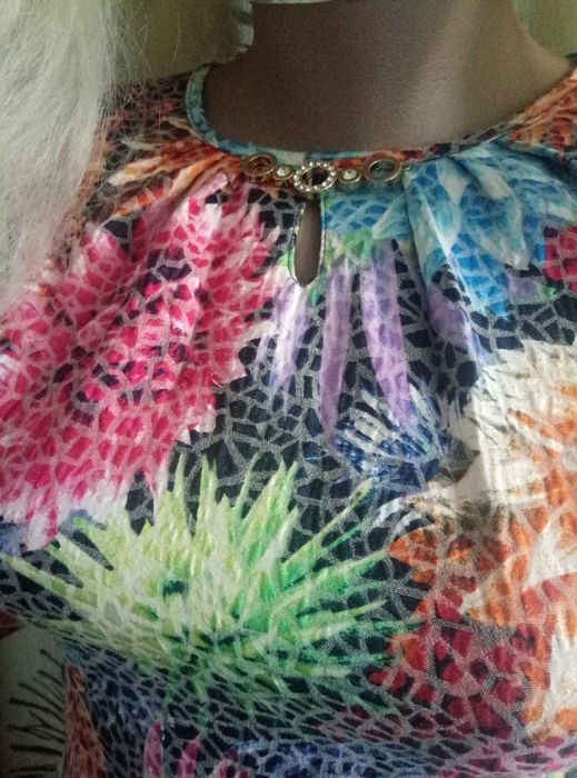 модное яркое платье