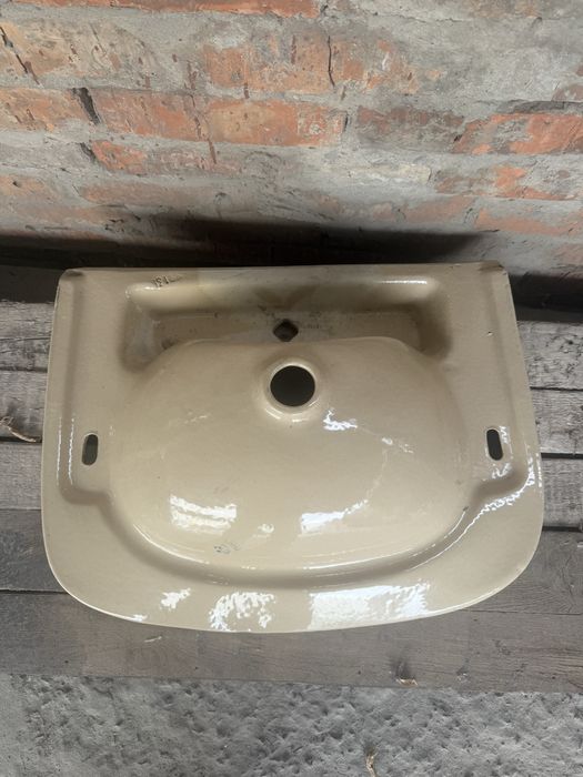 Раковина без ноги бежевая