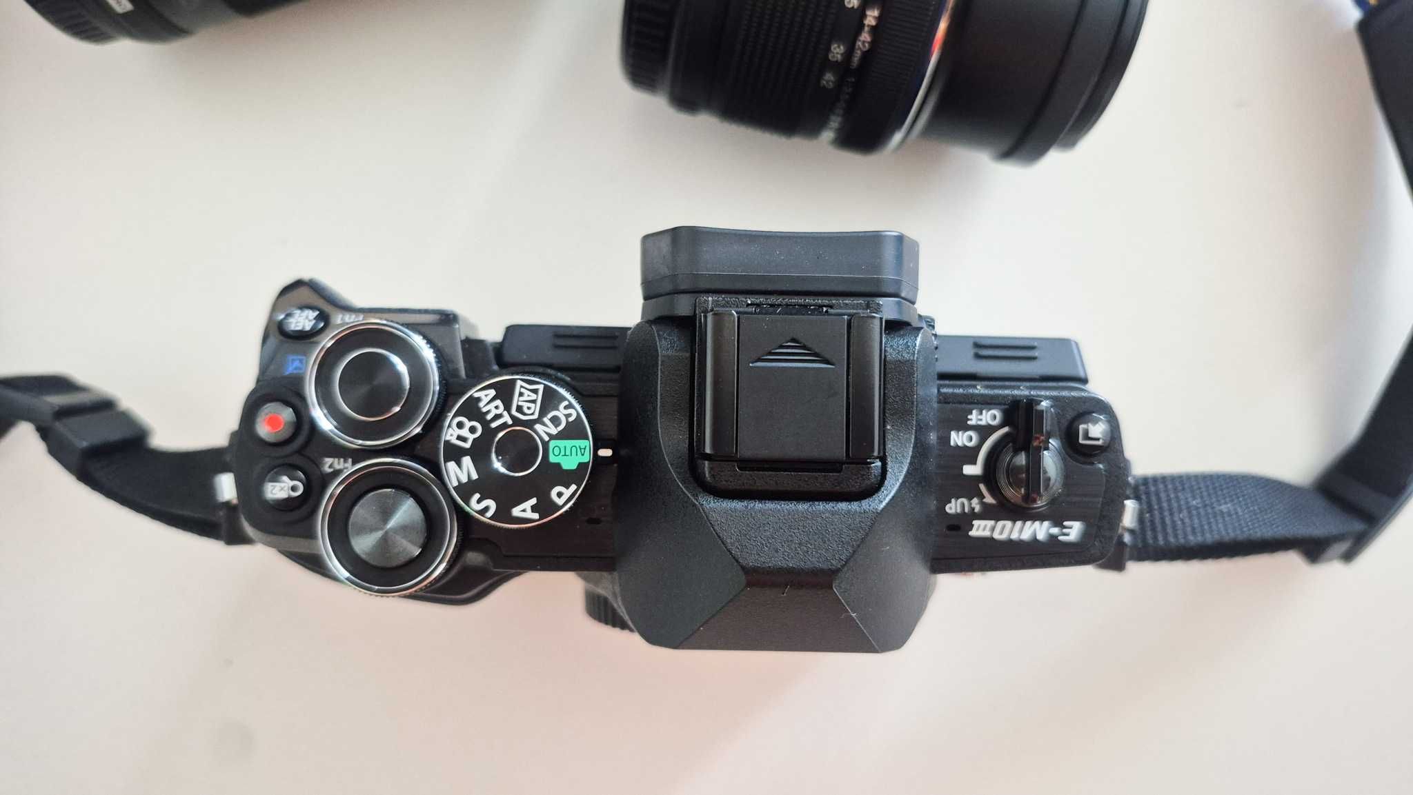Olympus OM-D E-M10 Mark III body i dwa obiektywy