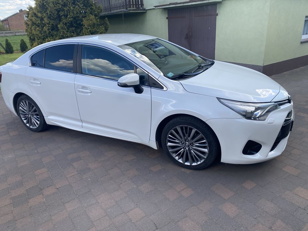 Toyota Avensis 2015 2.0 D-4D Premium 143KM