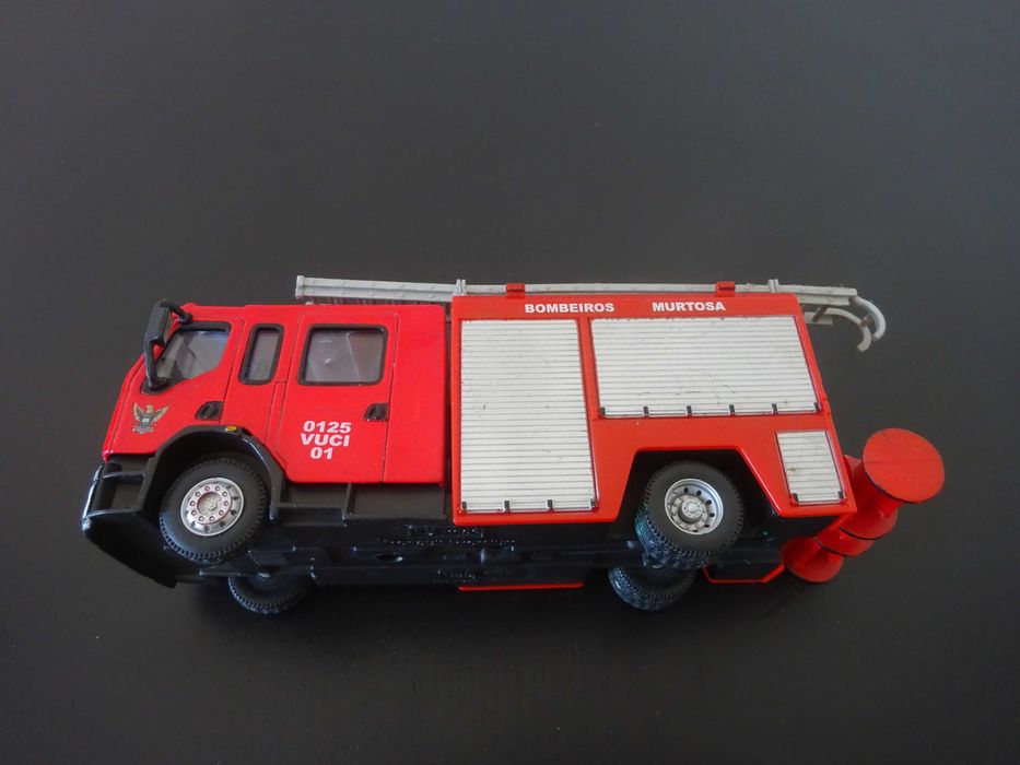 Conjunto 1:50 Burago INEM Mercedes e Bombeiros Renault