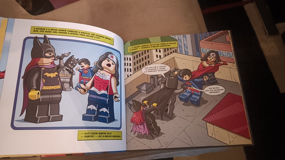 Livro Super Heróis - LEGO