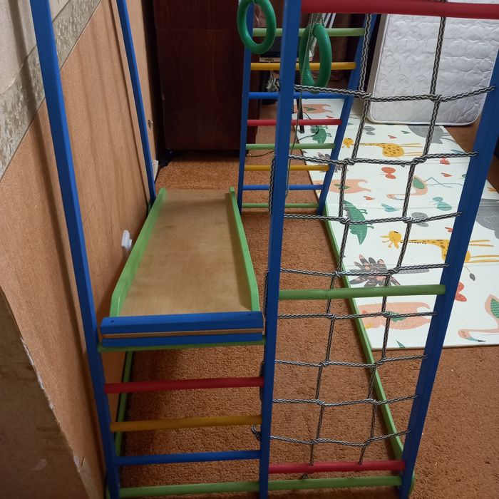 Детский спортивный комплекс, горка, шведская стенка, детский уголок.