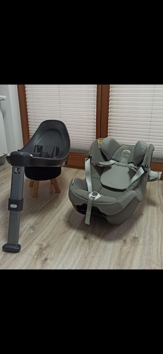 Fotelik samochodowy Cybex Sirona m2 I-size z bazą.