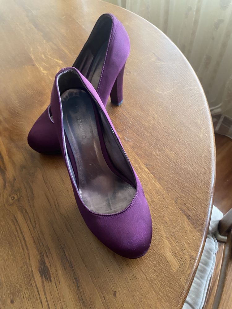 Sapatos de cetim roxos n.38