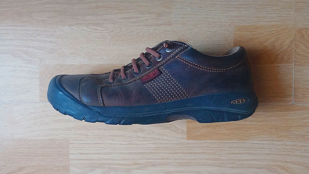 Кроссовки Keen,44,5 в хорошем состоянии, все целое.