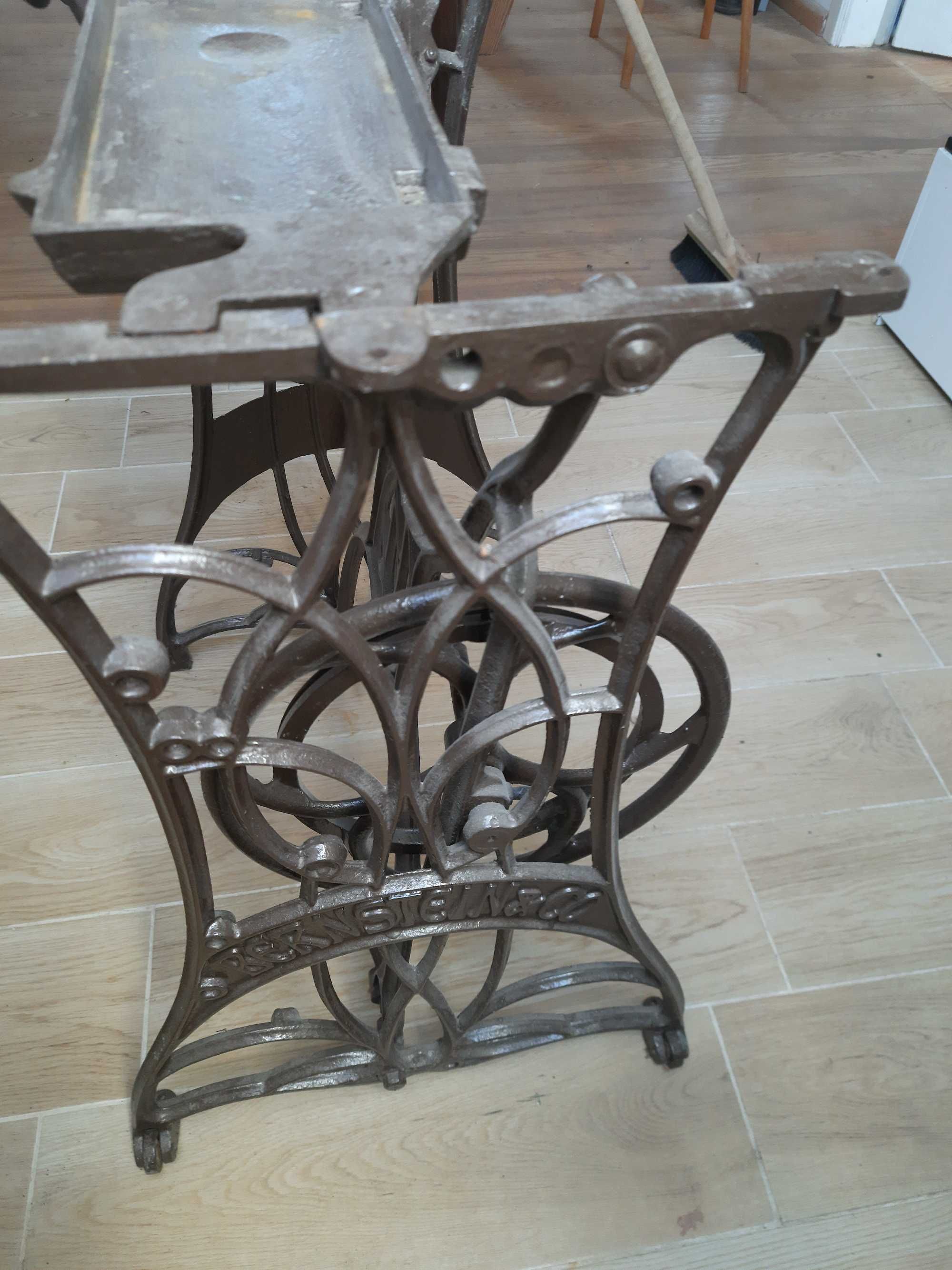 Odnowiony kolekcjonerski stolik żeliwny  BERNSTEIN & CO