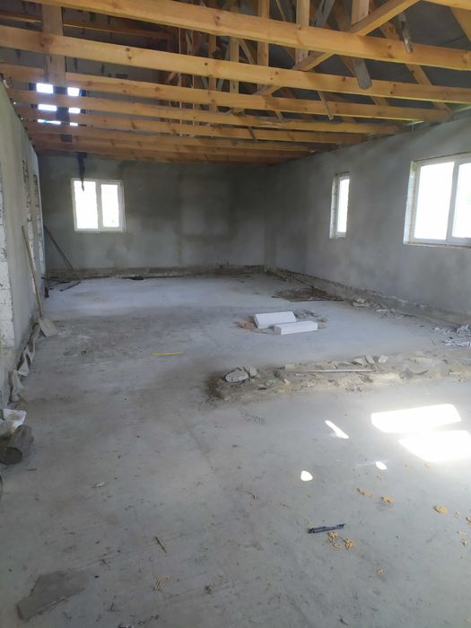 Новий будинок з комунікаціями.Ціну знижено з терміновістю продажу.Торг